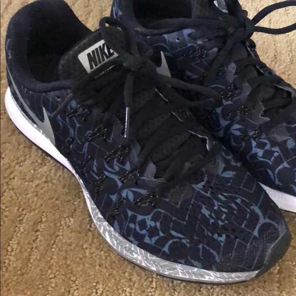 Nike Shoes - NIKE Zoom Pegasus 33